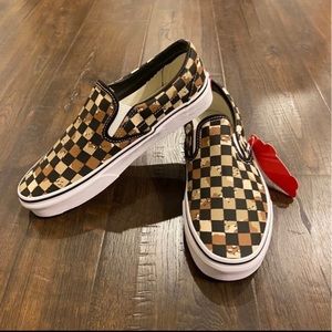 LOOKING TO BUY!!! Vans slip on desert camo Size 6